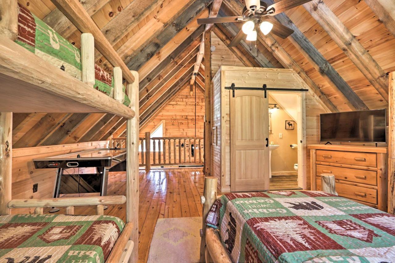 Gatlinburg Cabin With Loft And Game Room 1 Mi To Town Exteriör bild