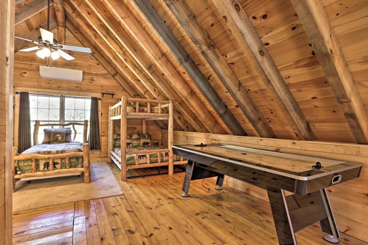 Gatlinburg Cabin With Loft And Game Room 1 Mi To Town Exteriör bild