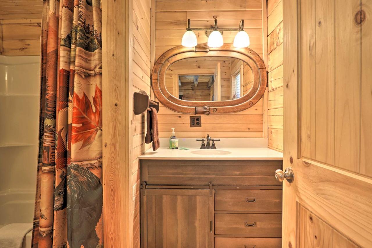 Gatlinburg Cabin With Loft And Game Room 1 Mi To Town Exteriör bild