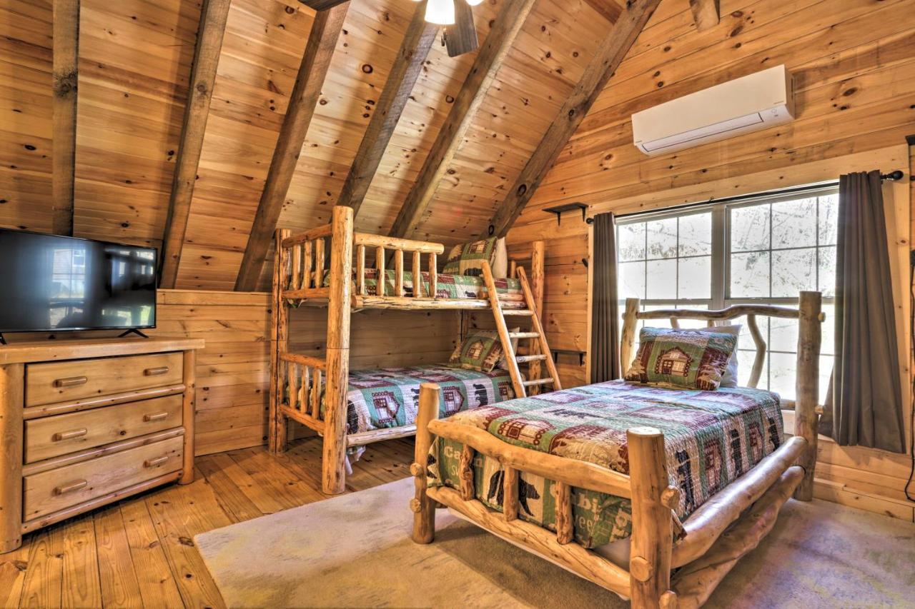 Gatlinburg Cabin With Loft And Game Room 1 Mi To Town Exteriör bild