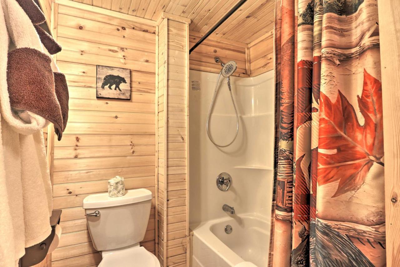Gatlinburg Cabin With Loft And Game Room 1 Mi To Town Exteriör bild
