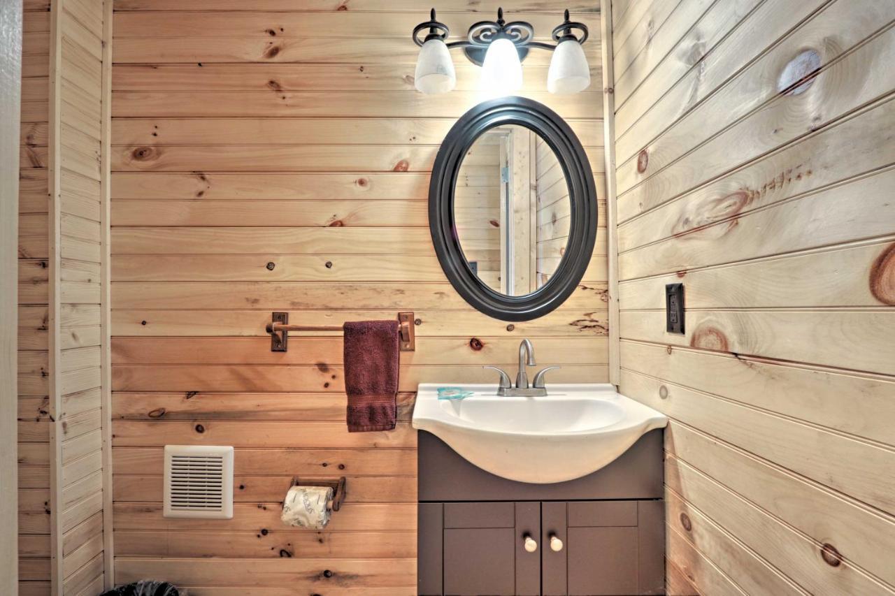 Gatlinburg Cabin With Loft And Game Room 1 Mi To Town Exteriör bild