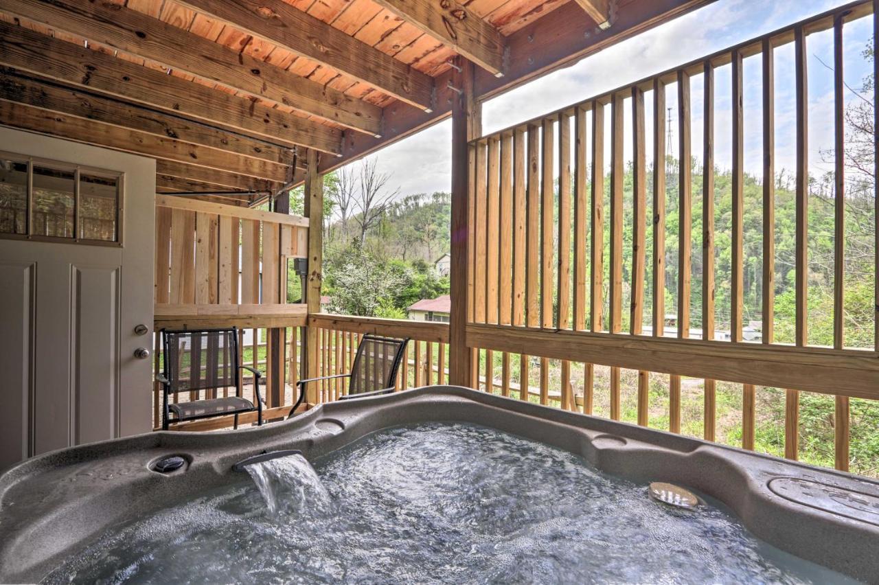 Gatlinburg Cabin With Loft And Game Room 1 Mi To Town Exteriör bild