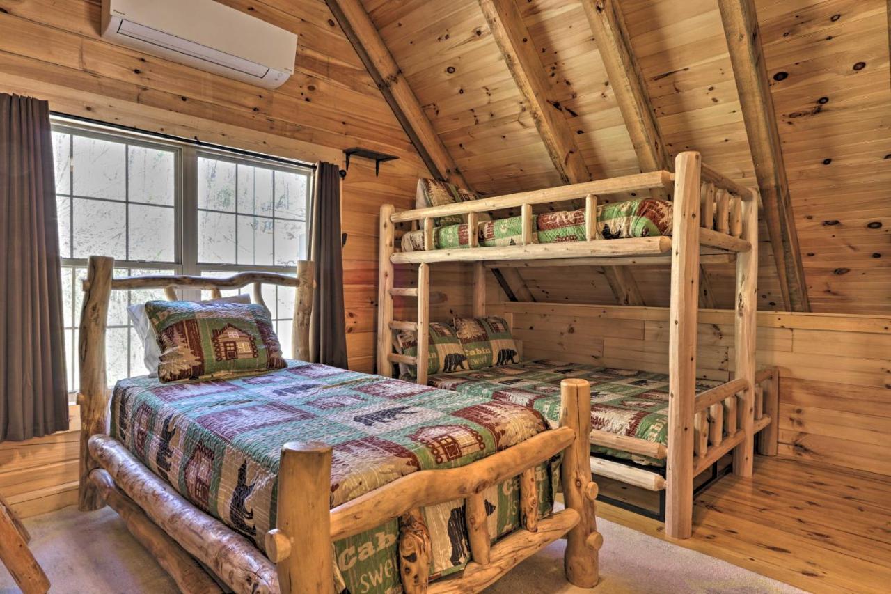 Gatlinburg Cabin With Loft And Game Room 1 Mi To Town Exteriör bild